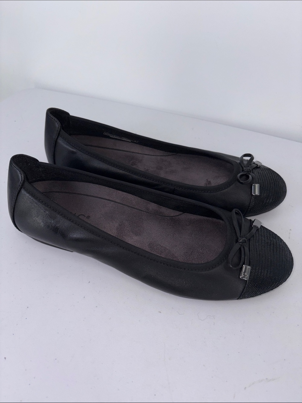 🫑 Vionic Minna Leather Ballet Flats with Textured cap Toe & Bow